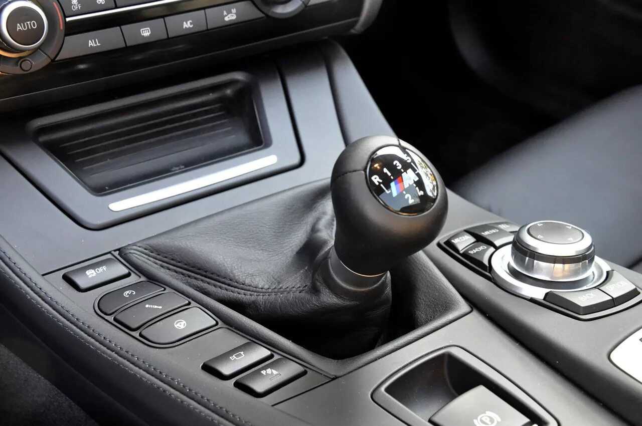 Какая коробка на бмв. BMW m5 f10 manual transmission. BMW m5 gearbox. BMW m5 e60 механика. BMW m5 f10 КПП.