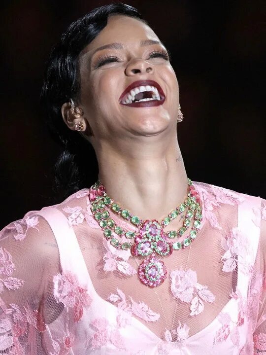 скарлетт йоханссон. ксения собчак. смех звезд. роберт дауни младший лицо. смех звезд.