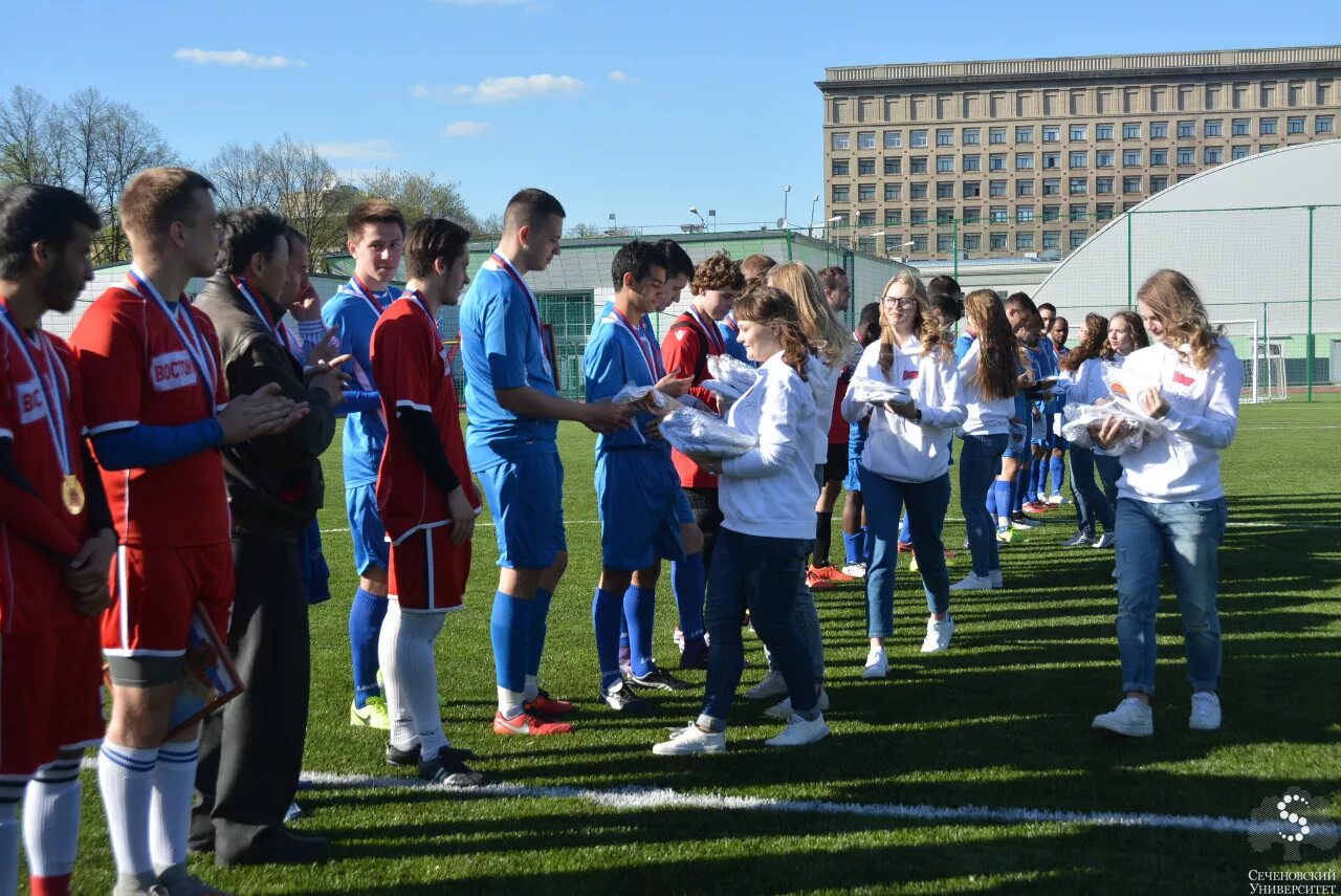 Буревестник (футбольный клуб, москва) 2012. Стадион "буревестник" сеченовский университет. Футбольная команда буревестник москва. Футбольная команда буревестник москва. Сдюсшор буревестник москва.