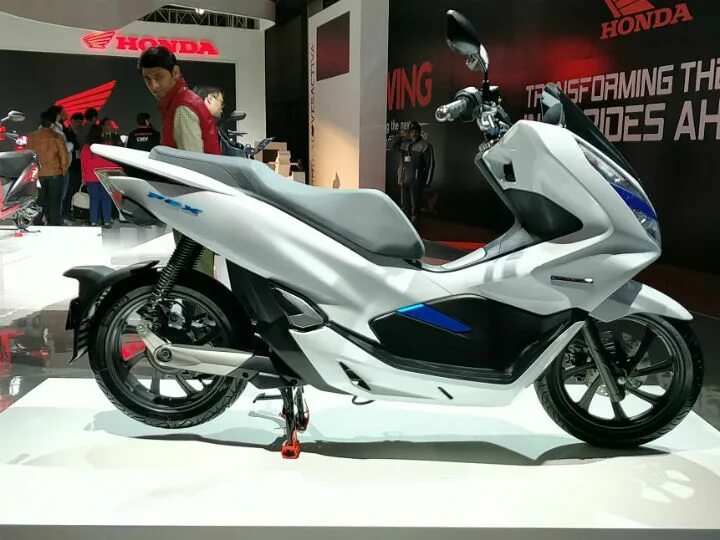 Honda PCX Electric. Honda PCX Electric Scooter. Макси скутер Honda PCX 150. Honda PCX гибрид. Мощный мопед