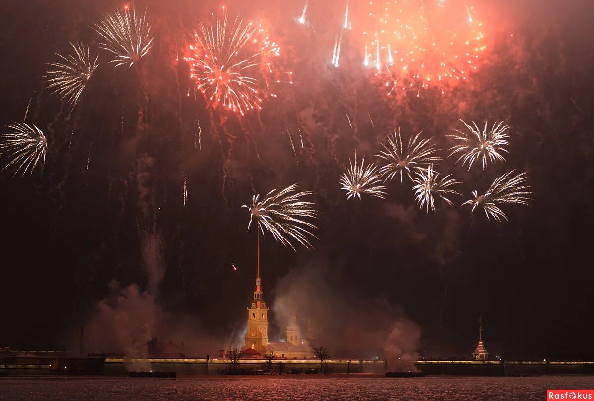 день прорыва блокады ленинграда. салют снятие блокады 1944. ленинградский день победы картинки. парад победы на красной площади 1945. салют снятия блокады ленинграда 1944.