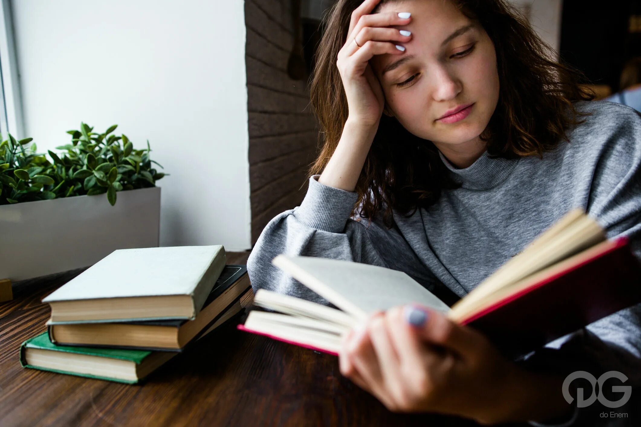 She often reads books. Чтение. Чтение книг. Человек читает книгу. Хобби чтение книг.