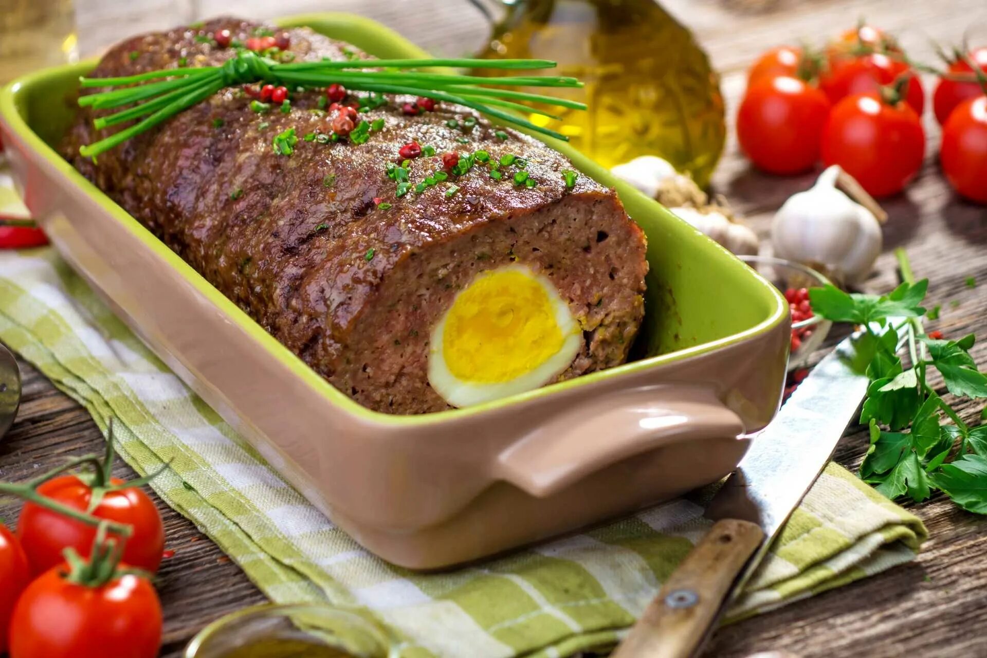 Мясной рулет с яйцом в духовке рецепт. Мясной рулет с яйцом. мясной хлеб. люда с пасхой. хлебец мясной.