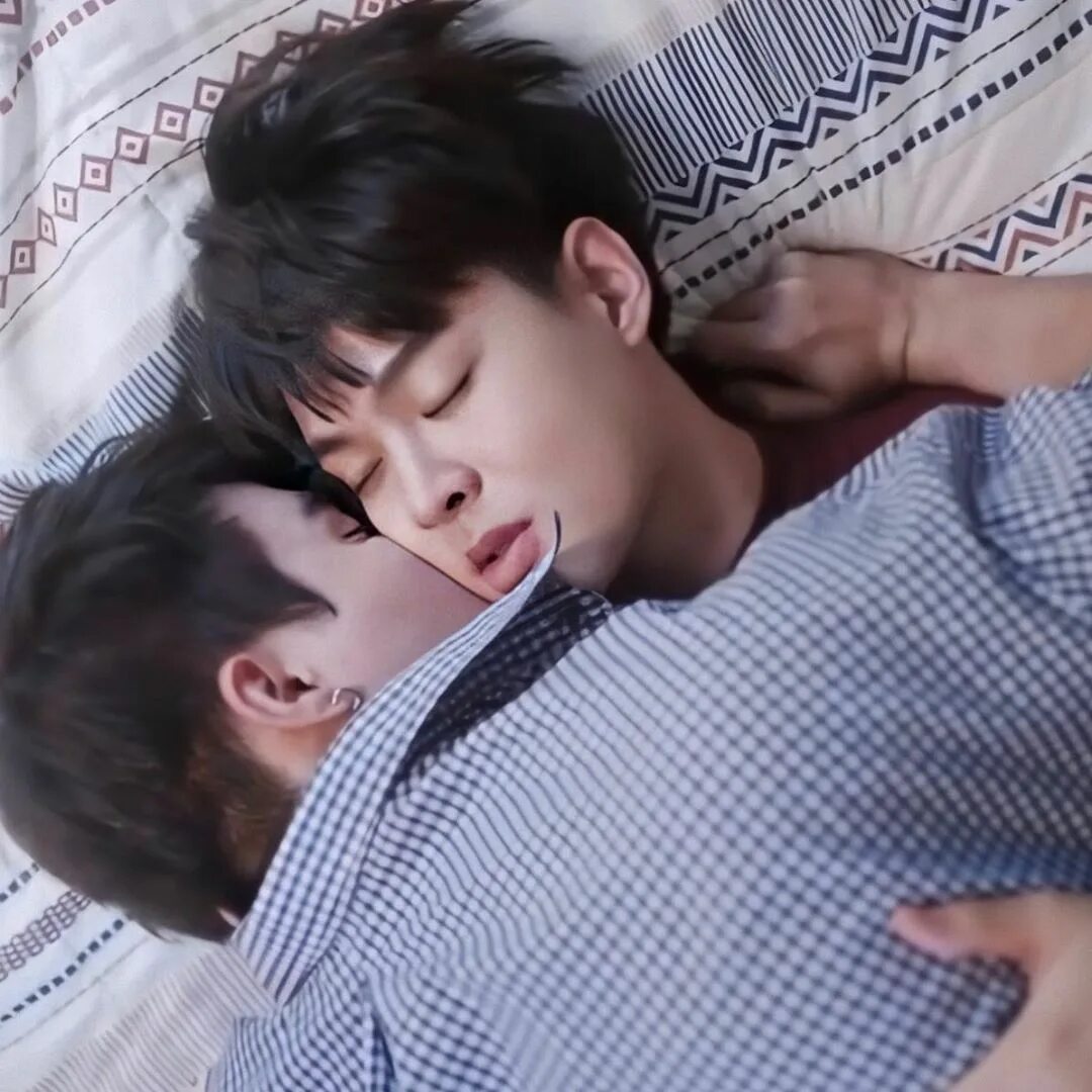 Even boys. 5 seconds of summer. Лука и эллиот скам. 5 секунд лета. Even boys.