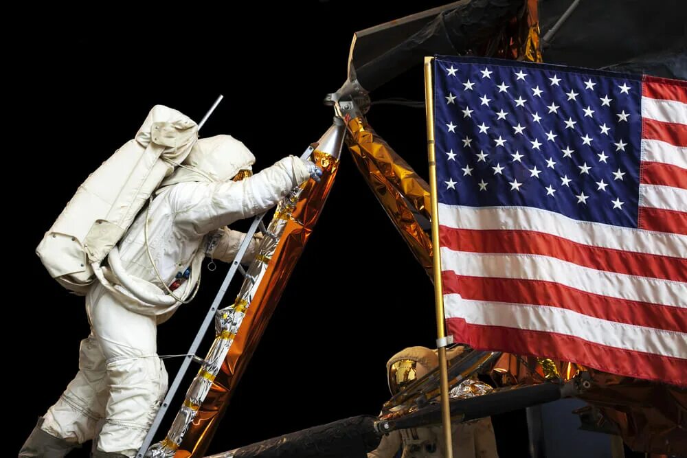 Американский флаг на Луне. Шаттл и американский флаг. Фото флага США на Луне. Moon landing fake. Мун россия