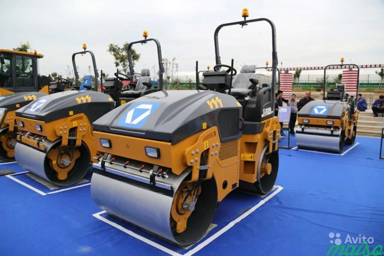 Xcmg xmr403. Каток тротуарный xcmg. Каток тротуарный ду-54. Каток xcmg xmr403. Каток xcmg xmr403.