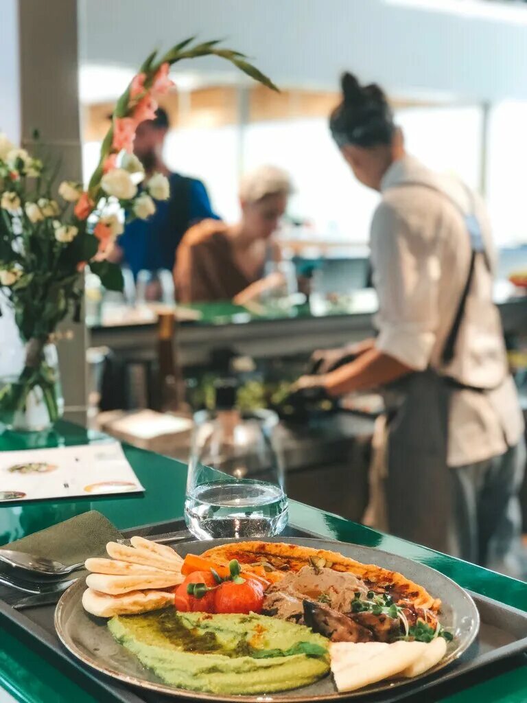 Cafe 2 3 a. 2plus2 кафе. 5plus2cafe. еда в ресторане. еда в ресторанах москвы.