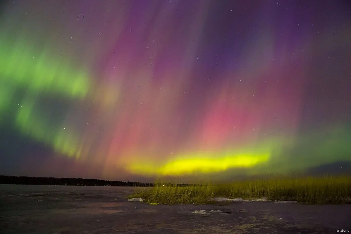 Северное сияние было видно. Паанаярви Северное сияние. Северное полярное сияние Карелия. Онежское озеро Северное сияние. Северодвинск Северное сияние лето.