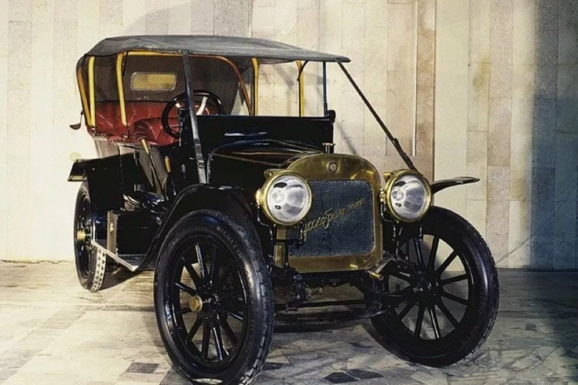 Продал первую машину. Автомобиль Руссо-Балт 1909. Автомобиль Руссо-Балт 1911 г. Первый серийный автомобиль российского производства Руссо-Балт. Автомобили Российской империи Руссо Балт.