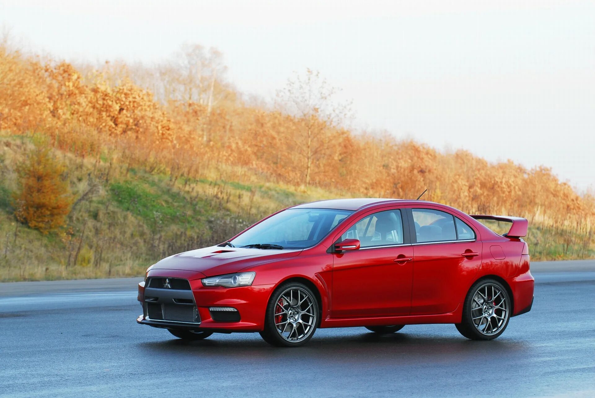 Lancer x 10. Митсубиси Лансер 10. Лансер 10 Эволюшн. Мицубиси Лансер 10 Эволюшн красный. Lancer Evolution 10.