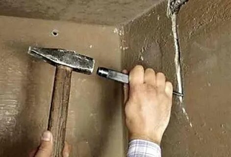 Чем заделать штробу в стене