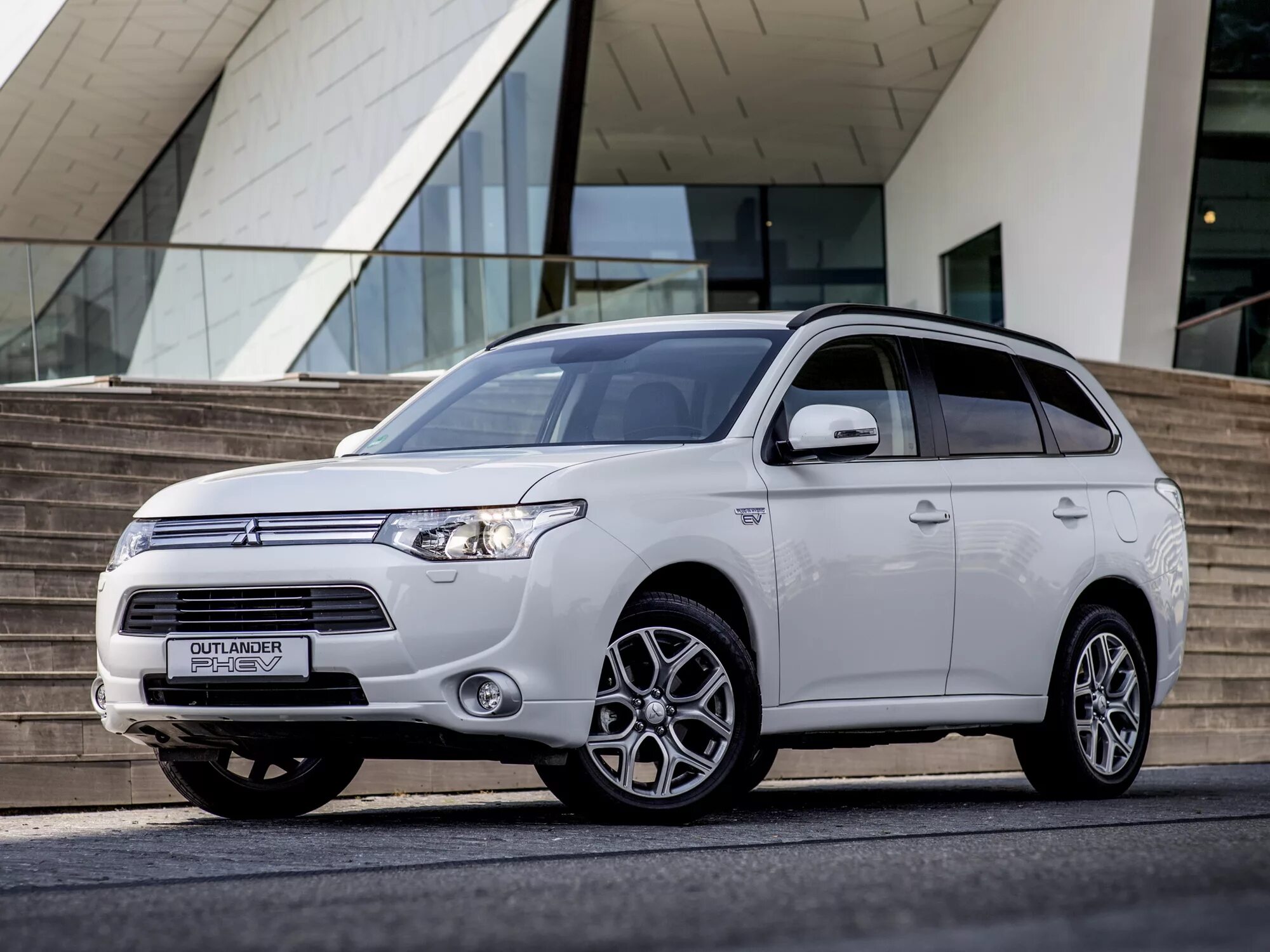 Аутлендер 3 л. Mitsubishi Outlander 3. Митсубиси Аутлендер 3 поколения. Mitsubishi Outlander III (2012-2015). Mitsubishi Outlander 3 PHEV.