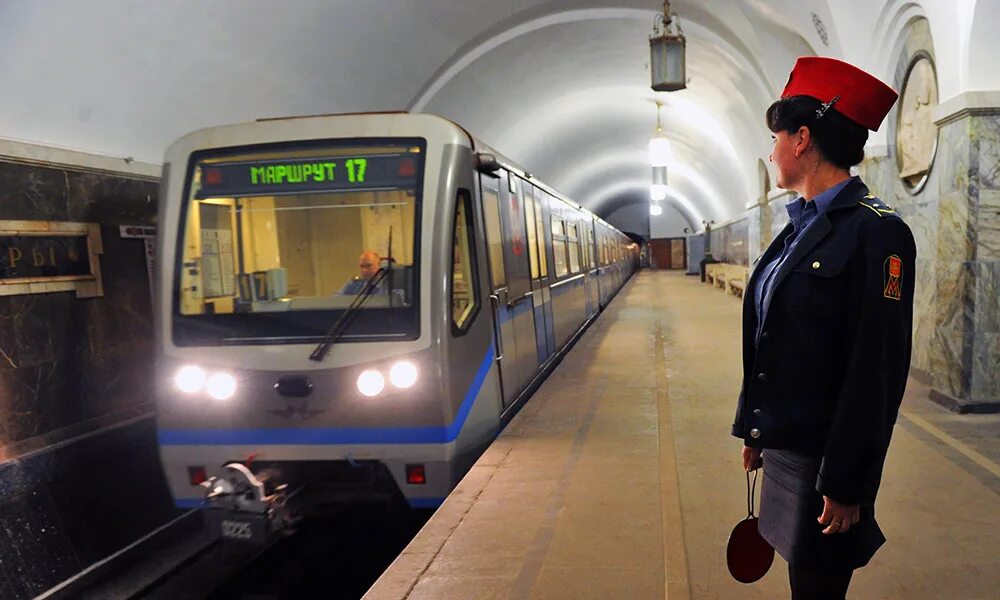 Го в метро. Поезд метро Москва 2000. Поезд метро Москва. Поезда Московского метрополитена. Вагоны Московского метрополитена.