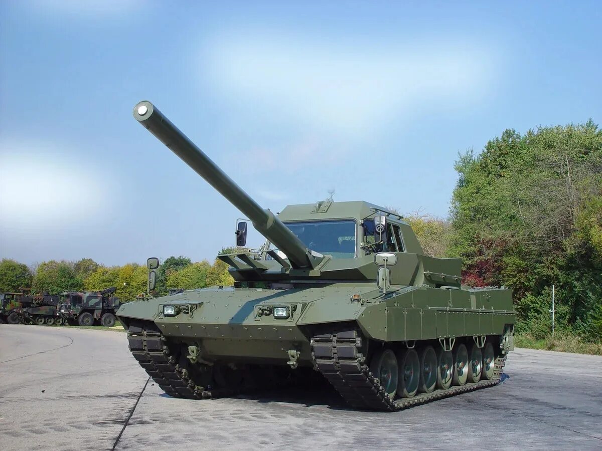 Танк 500 отзывы владельцев недостатки. Леопард 2а4. Танк леопард 2. MBT Leopard 2a4 Revolution. Leopard 2a4 командирская башенка.