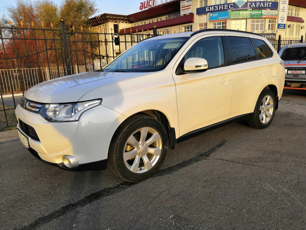 Аутлендер купить бу в россии. Аутлендер 3 2.4. Аутлендер 3 2013. Mitsubishi Outlander 2013 16 r. Аутлендер 3 2013 на 18р.