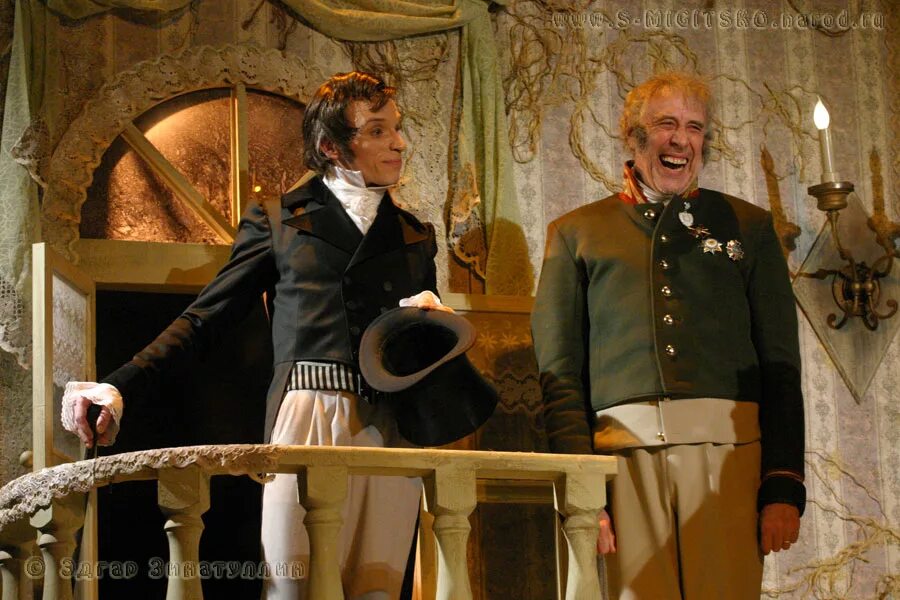 Ревизор гоголь спектакль. Хлестаков ревизор. Хлестаков ревизор. Ревизор иллюстрации к произведению хлестаков. Хлестков иван александрович ревизор.