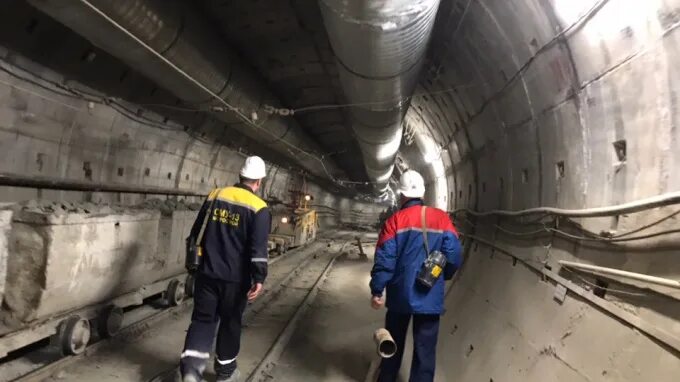 Рабочие прокладывают тоннель 500 3 10. Шмидт Метрострой Северной. Метрострой банкротство. Замначальник Метрострой СПБ. Московская дирекция строящегося метрополитена.