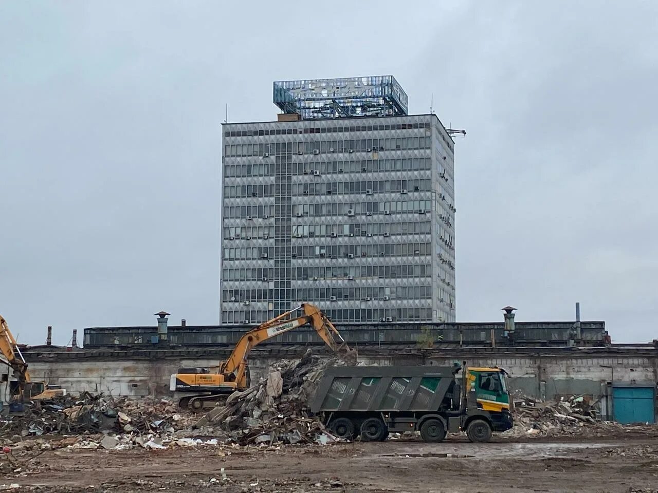 ЗИЛ завод Лихачева. ЗИЛ завод Москва сейчас. Завод ЗИЛ В Москве 2022. Завод ЗИЛ сейчас 2021.