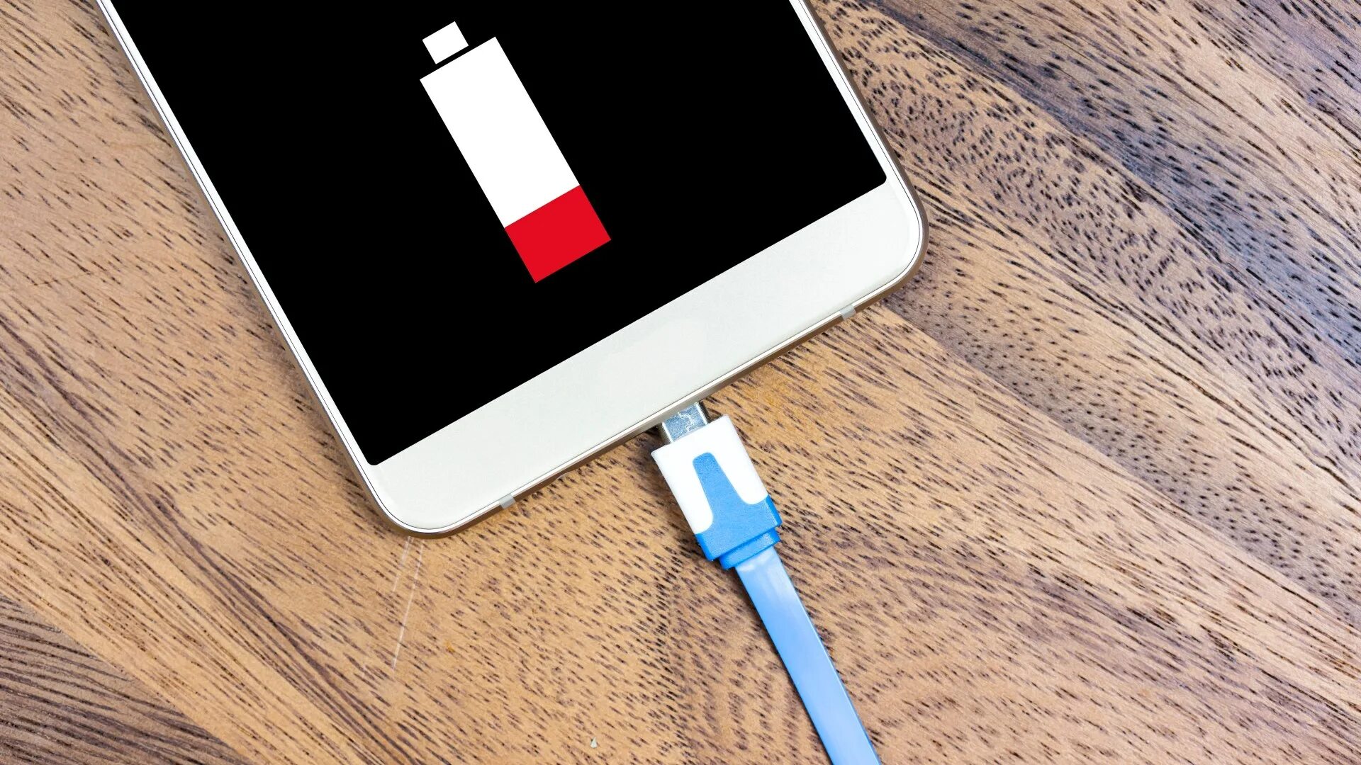 Your battery has. Зарядка для телефона. Телефон заряжается. Iphone Charging. Заряжается ли айфон 11 беспроводной зарядкой.