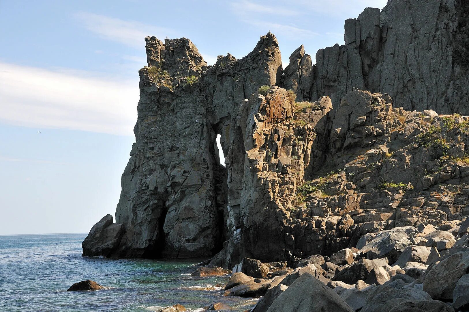 Скала Кучук-Аю. Медвежья скала в Крыму. Аю-Даг Крым. Гора Аю-Даг развалины церкви. Скала в крыму голова