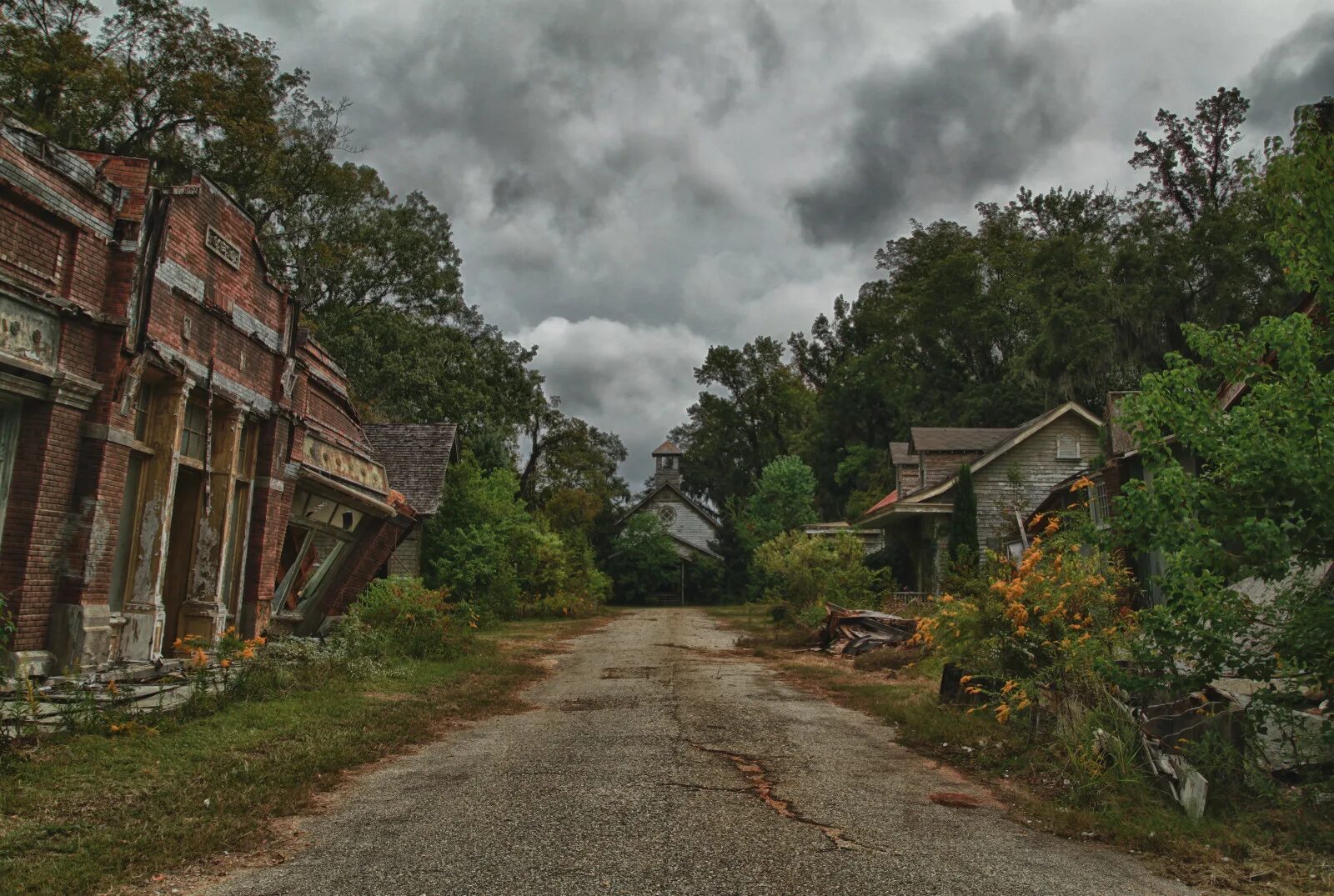 Abandoned village reclamation. Заброшенный город Килунг Тайвань. Город город заброшенный заброшенный заброшенный. Заброшенный город Цзилун, Тайвань. Деревни призраки России.