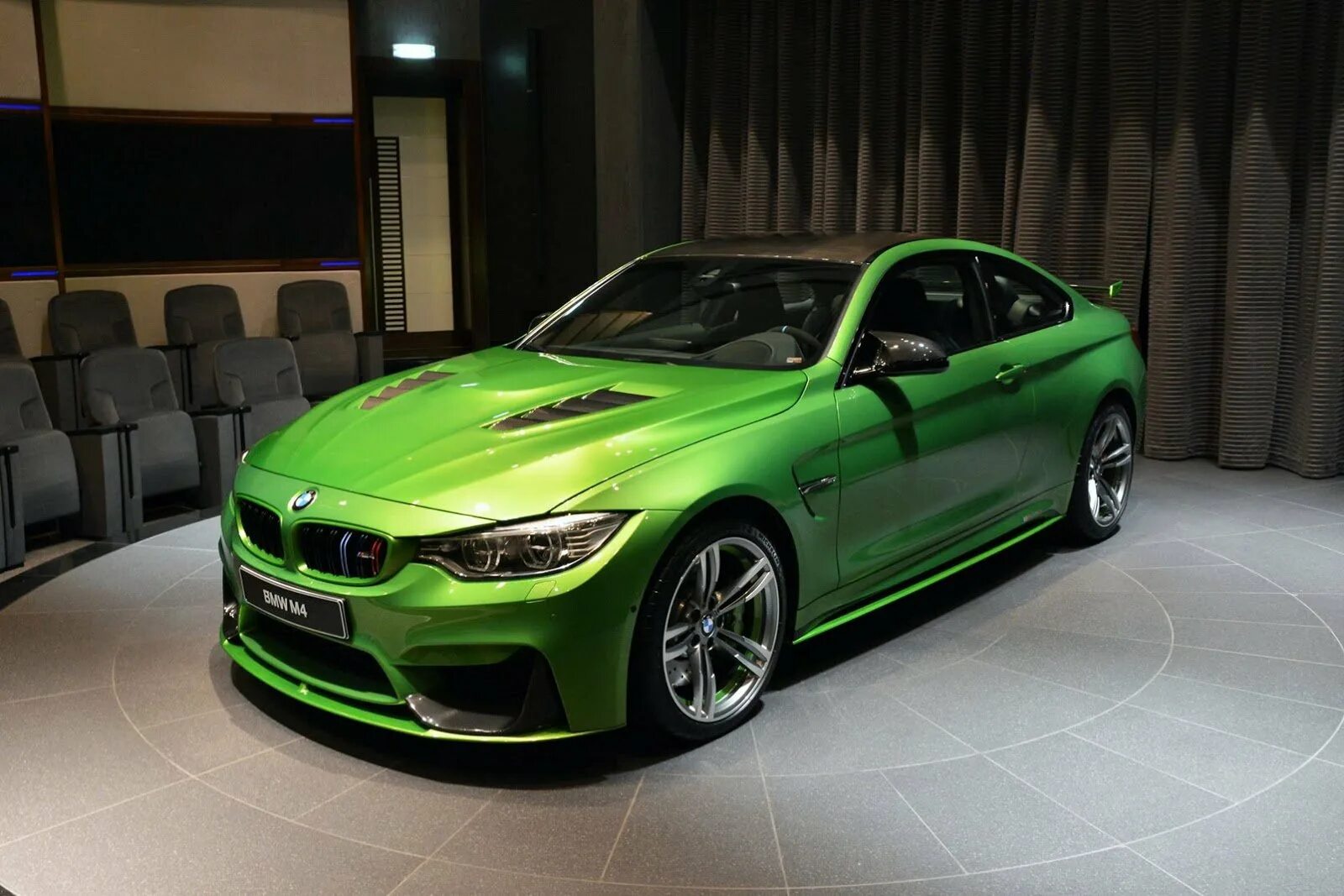Bmw m4 салатовая 20223. Bmw m5 green. Audi a5 green. Ауди а5 зеленый металлик. Ауди а5 темно зеленая матовая.