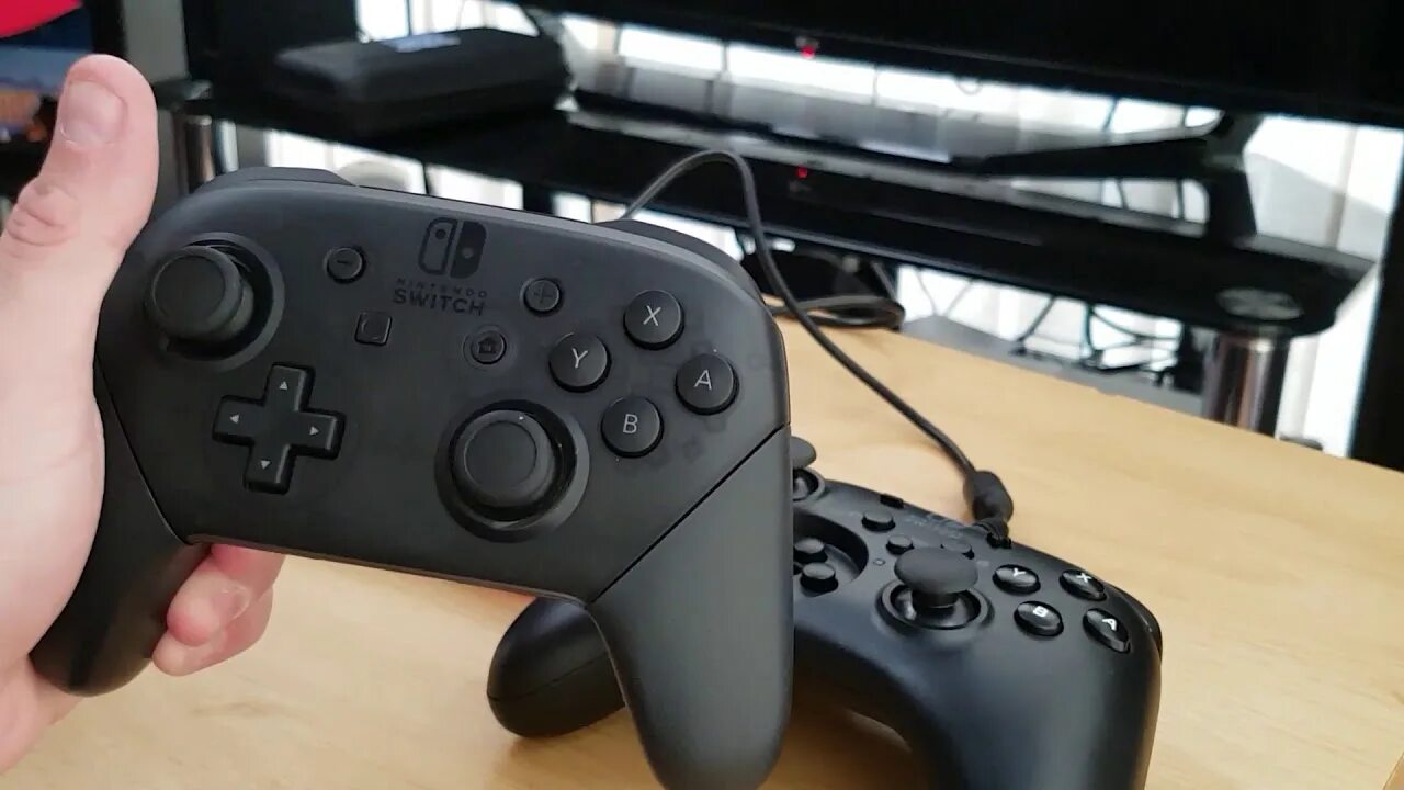 Hori nintendo switch. Hori Nintendo Switch Pro Controller. Nintendo Switch Pro Controller 2017. Nintendo Switch Pro Controller pocebol. Nintendo Pro Controller габариты.