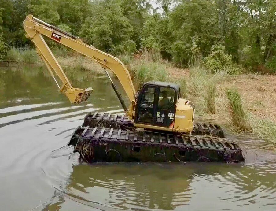 Очистка экскаватора. Экскаватор-амфибия Waterking wk150. Плавающий экскаватор Waterking 250. Плавающий экскаватор Waterking 150. Земснаряд для очистки водоемов.