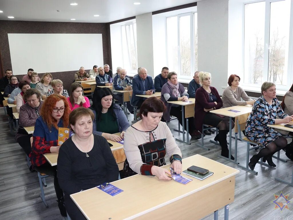 Город клецк беларусь. Клецкий лесхоз. Клецкая. Да новых перамог клецк газета. Клецк.