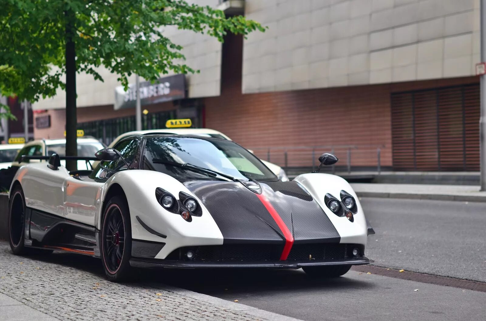 Буква зонда. Pagani Zonda r. Пагани зонда Cinque. Pagani Zonda Roadster. Zonda Cinque Roadster.