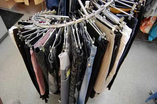 Комиссионный магазин одежды кемерово. Сдать вещи в комиссионный магазин. Скупщик одежды. 2. Сдать одежду иркутск.