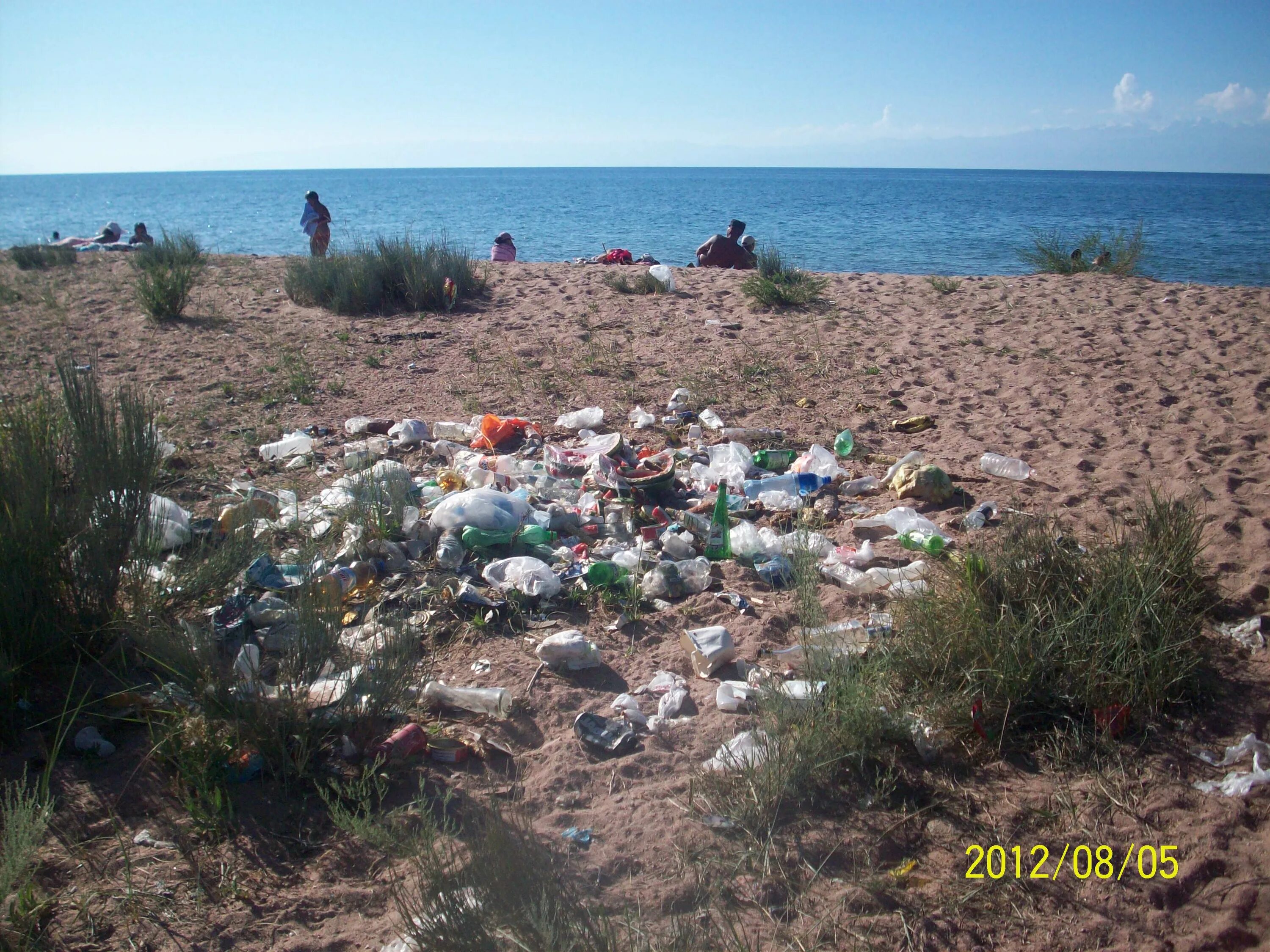 Иссык-куль мусор на дне. Загрязненный иссык куль. Южный берег иссык-куля зимой. Куль проблема. Иссык-куль муссор.