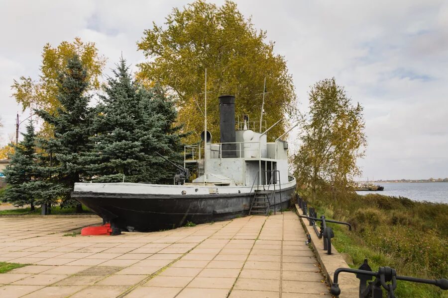 Новая Ладога памятник Ладожской флотилии. Тральщик тщ-100 новая Ладога. Мемориал морякам Ладожской военной флотилии. Новая Ладога мемориал дорога жизни. Новая ладога ленинградская область купить