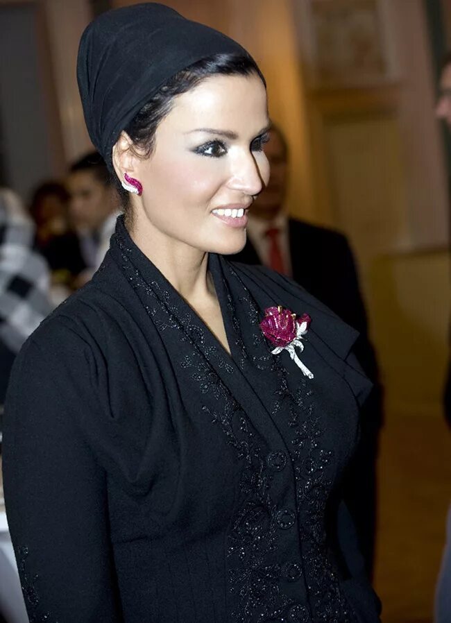 Бинт насер. Бинт насер. Королева катара шейха моза. Моза бинт насер аль. Шейха моза насер аль-миснед.