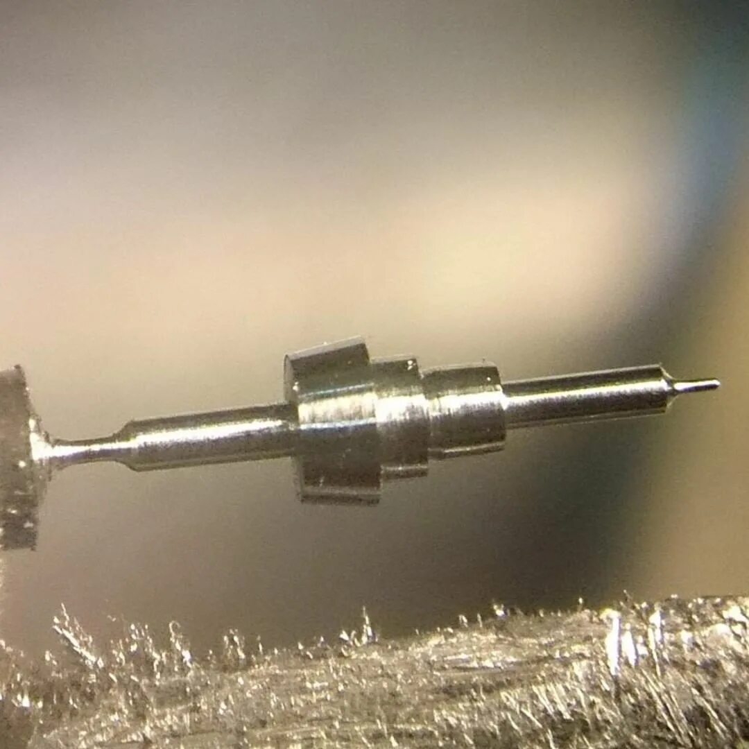 зенкование и зенкерование. оси сверления. оси сверления. деформация режущей части сверла по металлу. осевой инструмент зенкер по металлу.