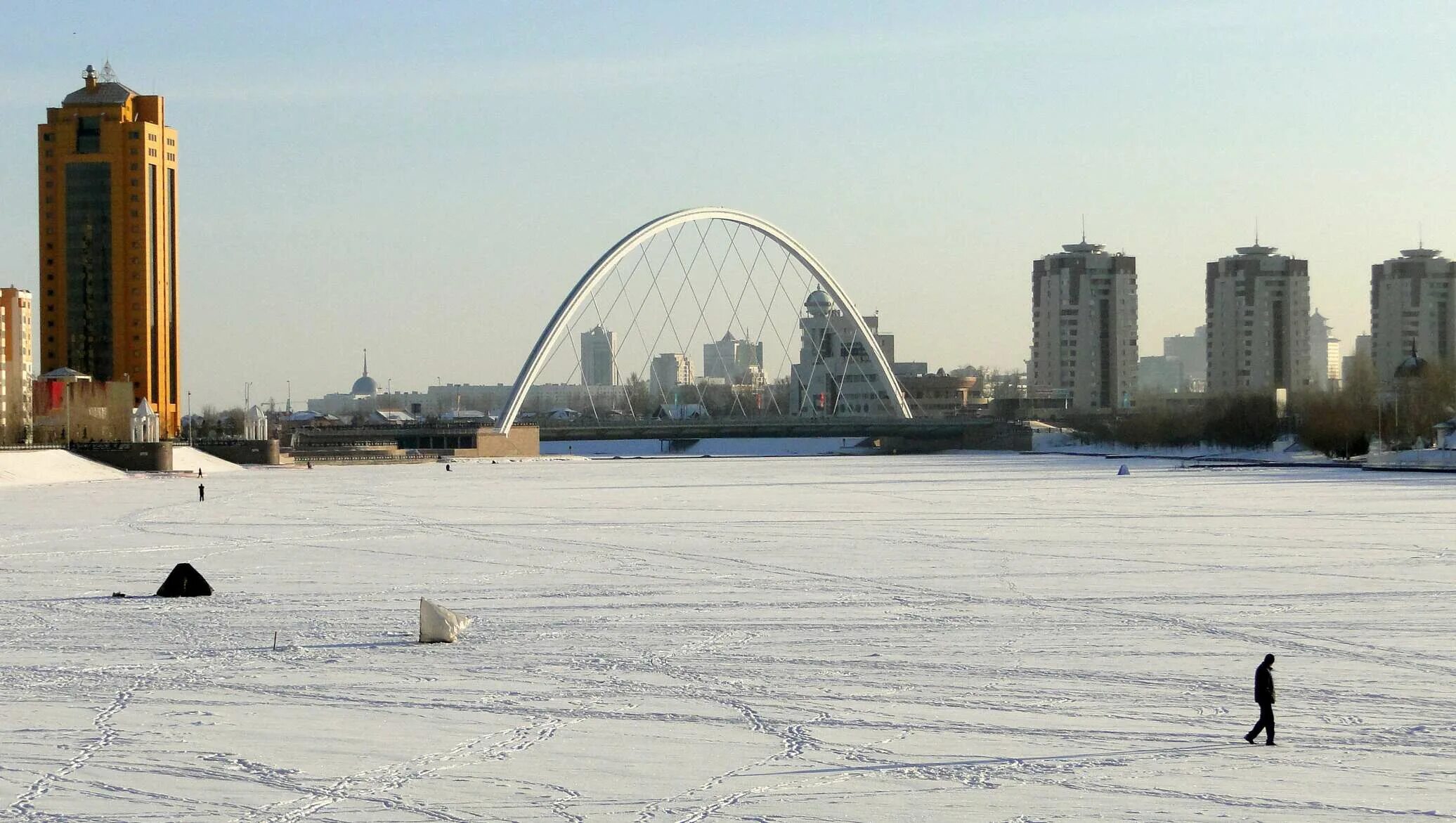 Река Есиль Астана. Астана зима. Астана зимой. Астана Казахстан зимой. Погода в астане на год