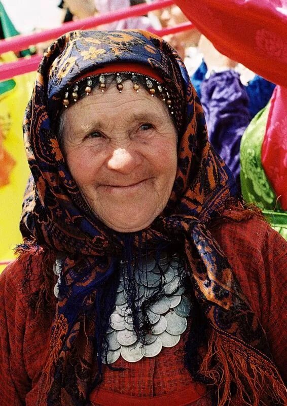 Большегрудая бабушка. Бабка Молдаванка. Молдавская бабушка. Узбекская бабушка.
