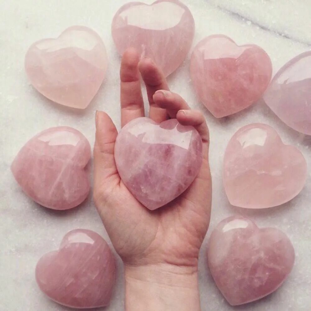 Pink stones. Амулет Кристалл розовый кварц. Розовый кварц Кристалл Эстетика. Кварц (розовый) (kvarz-22).