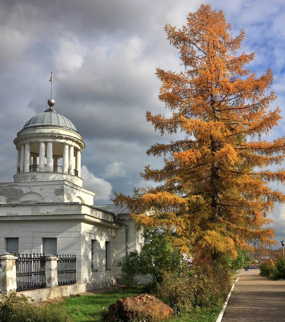 Сайт каменска уральского свердловской области. Каменск-Уральский осень. Город Каменск Уральск. Урал Каменск Уральский. Свердловской области Каменск Уральск.