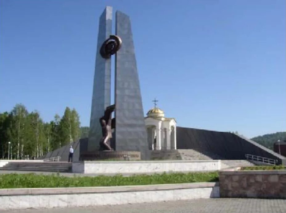 Междуреченск памятники. Мемориал шахтерской славы. Мемориал междуреченск шахтерской. Междуреченск кемеровская область памятник. Междуреченск памятники.