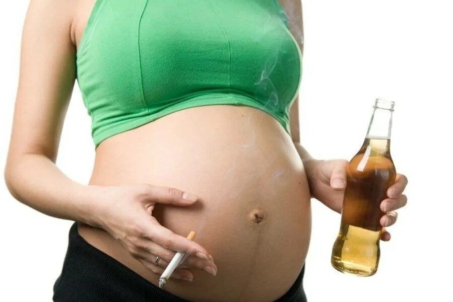 Пиво в первом триместре. Пьющие беременные женщины. Вредные привычки беременных.