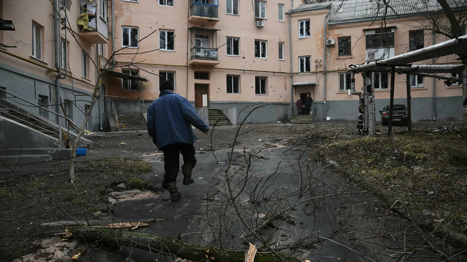 Донецк расстреляли. Куйбышева 188 донецк. украина дворы.