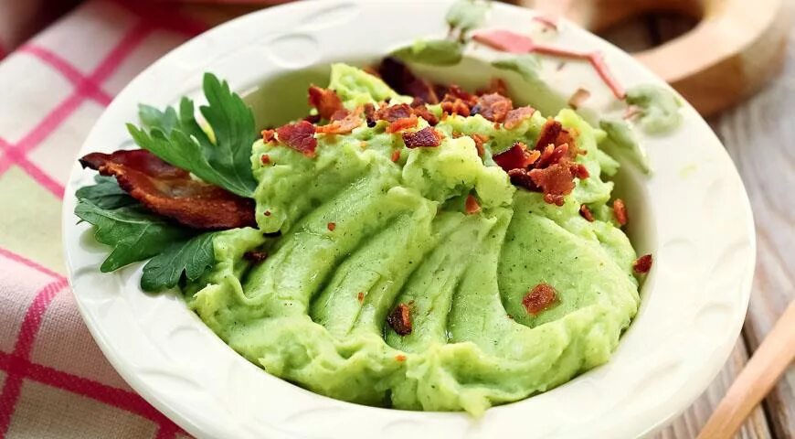 Картофельное пюре со шпинатом. Картофельно шпинатное пюре. пюре со шпинатом. пюре из картофеля и шпината.