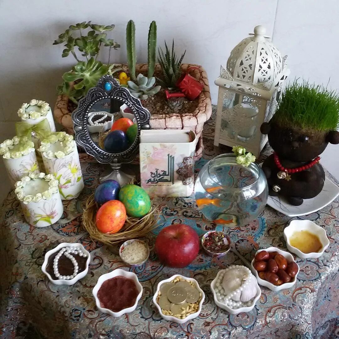Ноуруз в Иране. Стол на Новруз Иран. Ноуруз миниатюра. Поделки на Ноуруз.