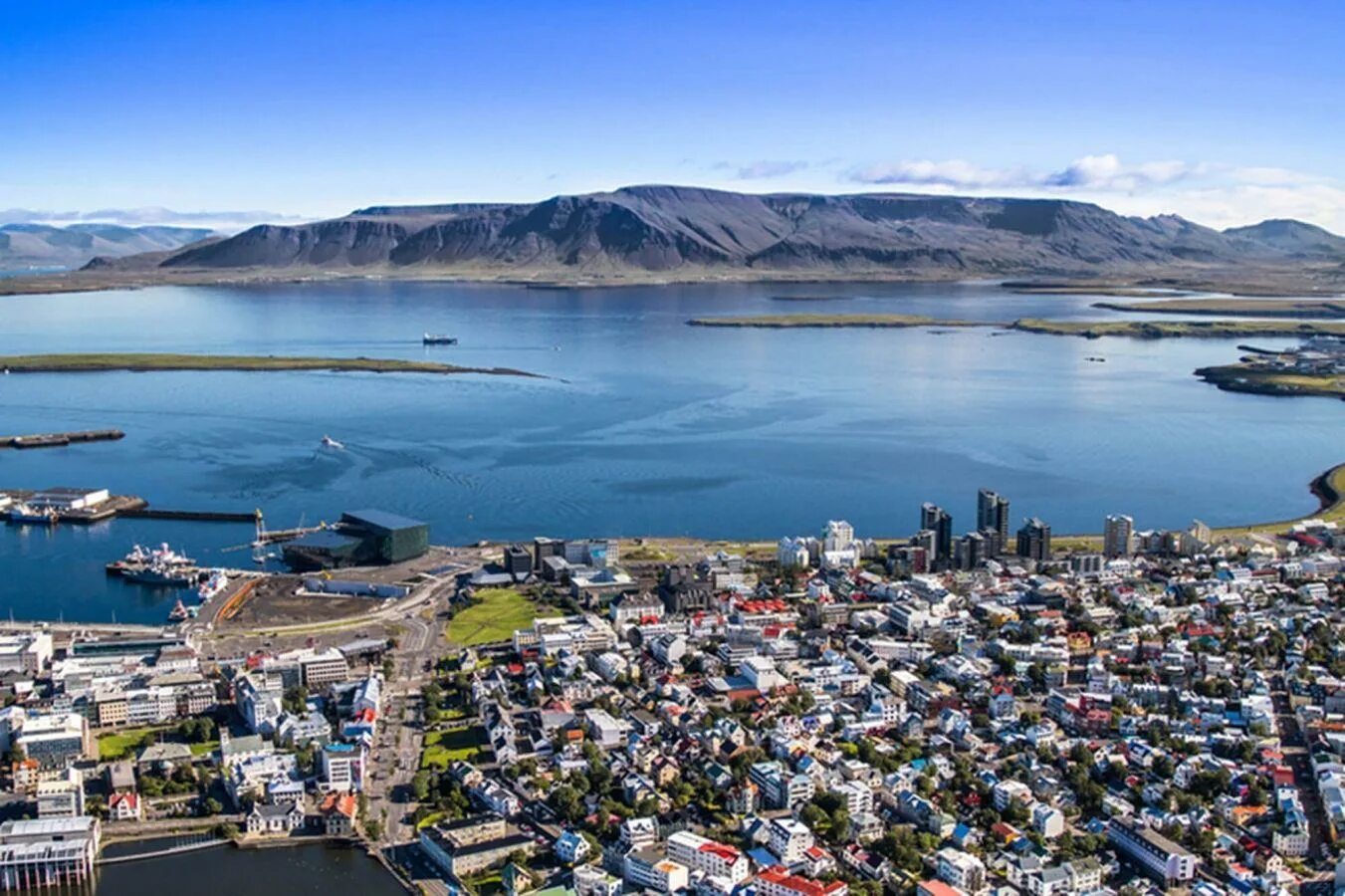 Рейкьявик это. Гора Эсья Исландия. Рейкьявик столица Исландии. Рейкьявик Исландия горы. Рейкьявик столица Исландии фото.
