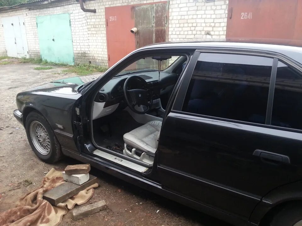Распил бмв. Е34 распил. дверь бмв е34. bmw e34 открытая дверь. кузов е34 бмв в распил.