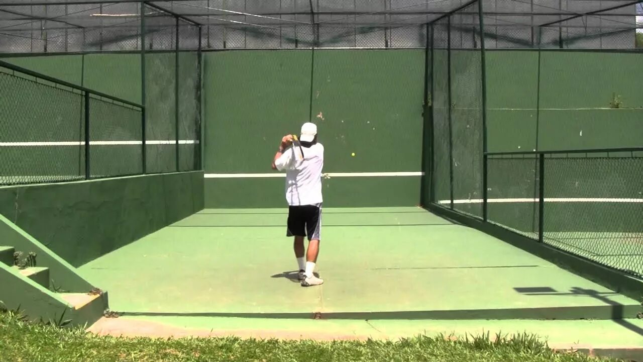 Тренировочная стенка для большого тенниса. Стенка для большого тенниса на даче. Площадка для сквоша на даче. Стенка для сквоша уличная.