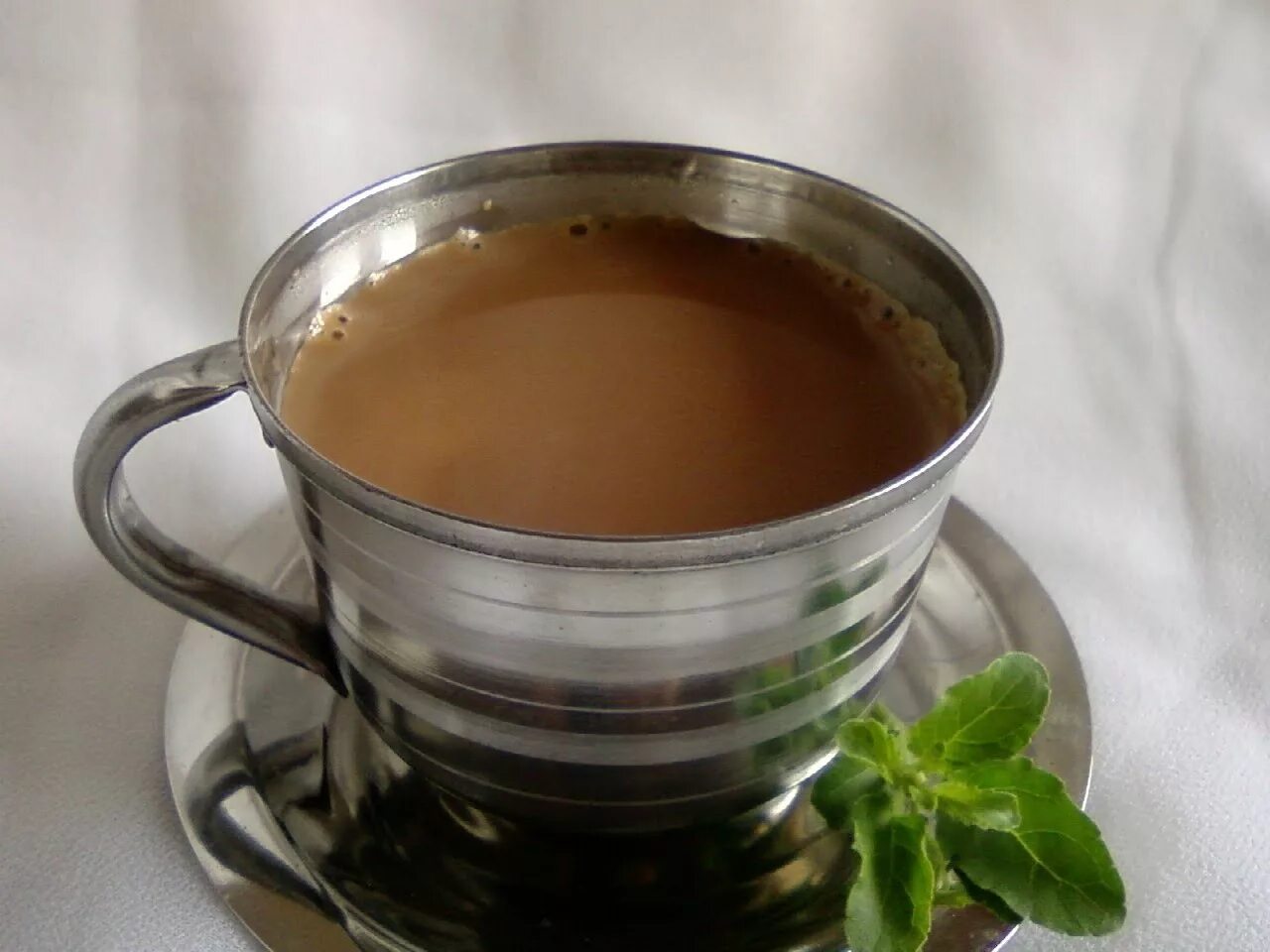 Чай туласи купить. Чай из базилика. Чай с базиликом. Чай из Туласи. Как заварить базилик в чай.