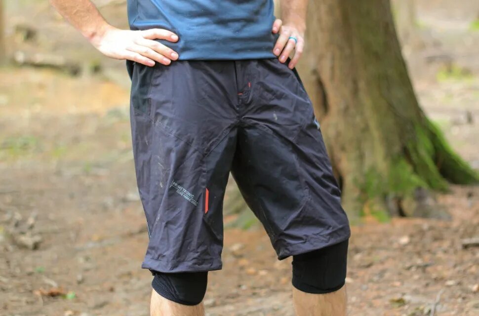 Short rain. Шорты Gore Tex. Cube Blackline Rain Pants Black. Шорты hearty Rise Water Repellent shorts l. Шорты кубики по бокам.