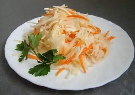 Витаминный салат из капусты и моркови (с уксусом и без)